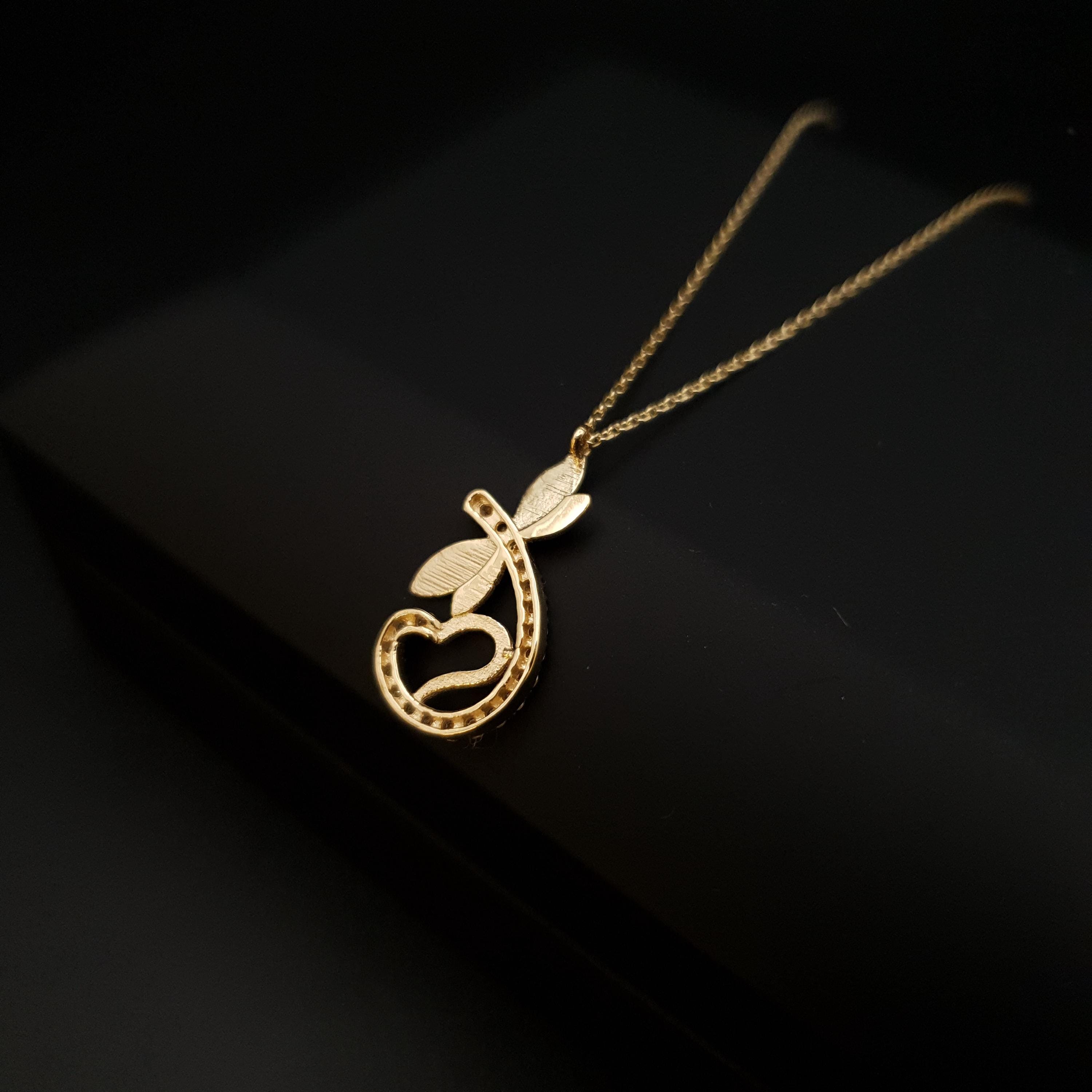 18K Gold Dragonfly Pendant Necklace: Delicate Charm, 18 inch