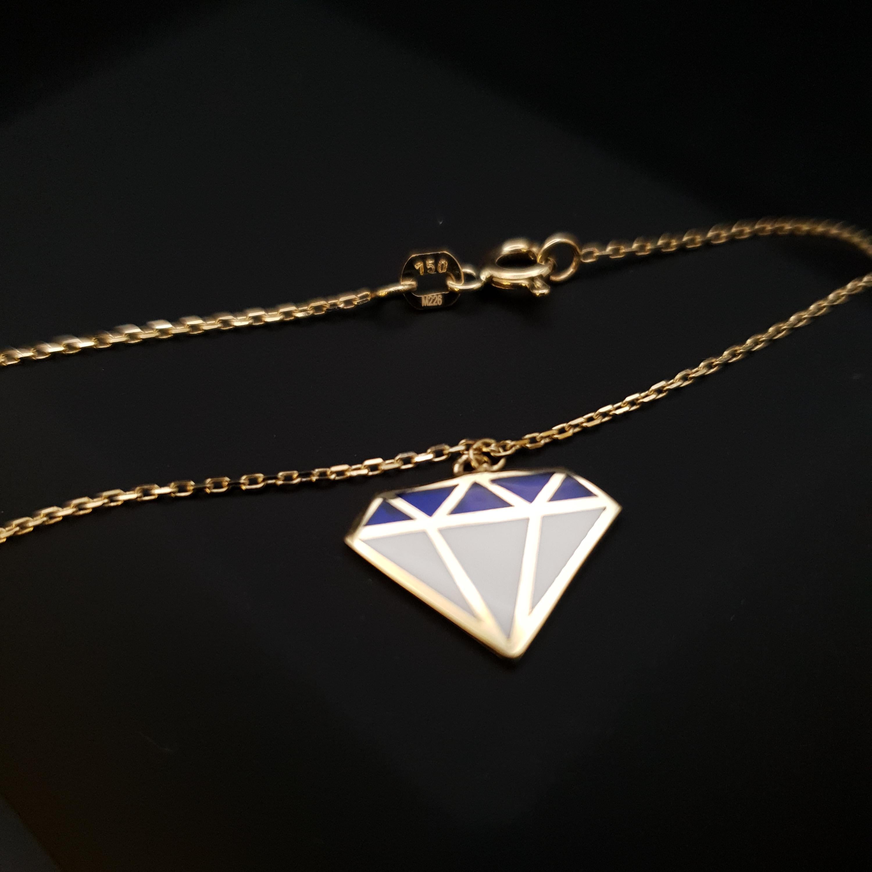 18K Gold Diamond Shape Pendant Necklace