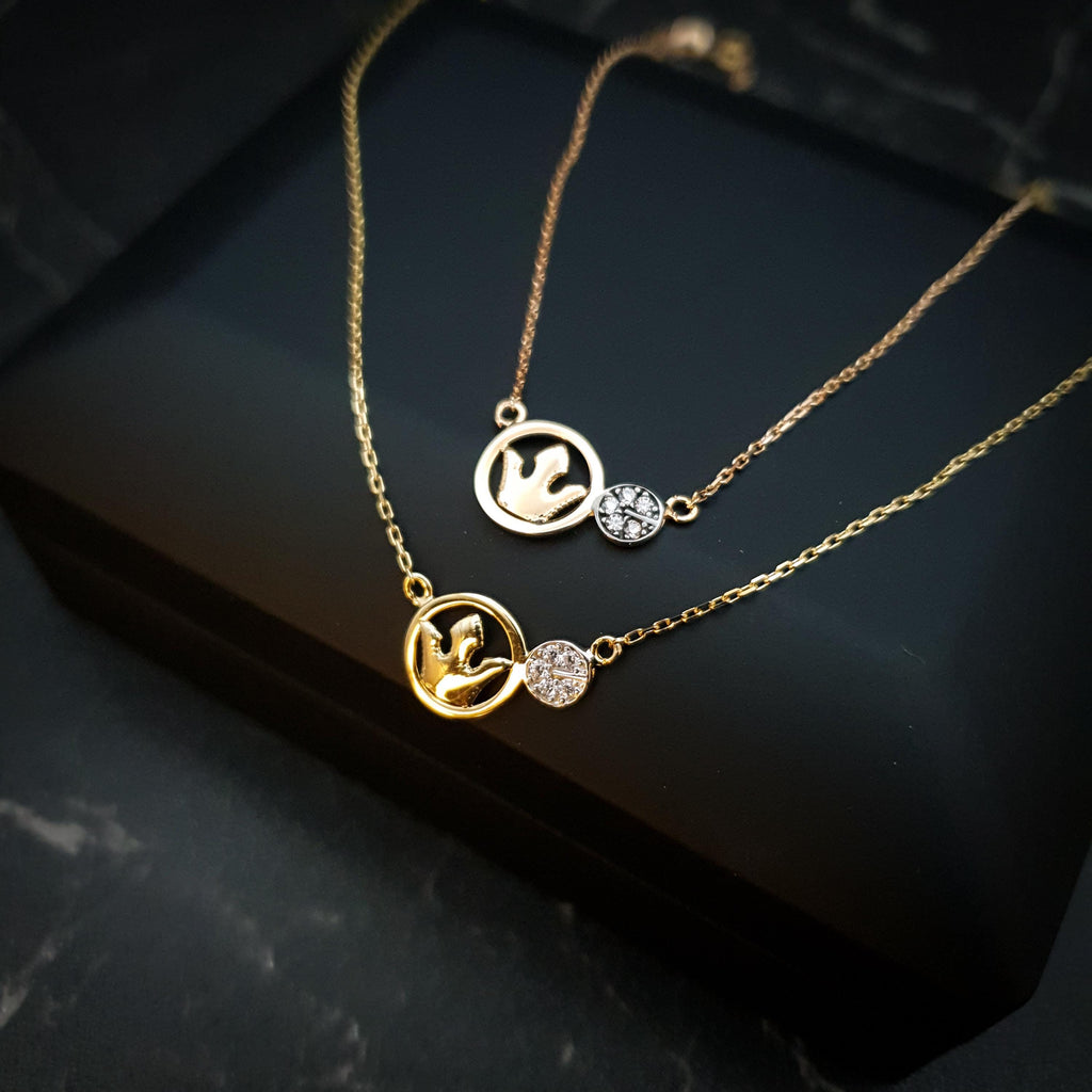 18K Gold Crown Necklace: Delicate Charm Pendant