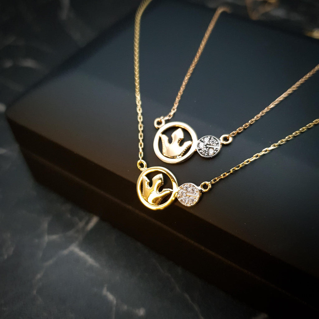 18K Gold Crown Necklace: Delicate Charm Pendant