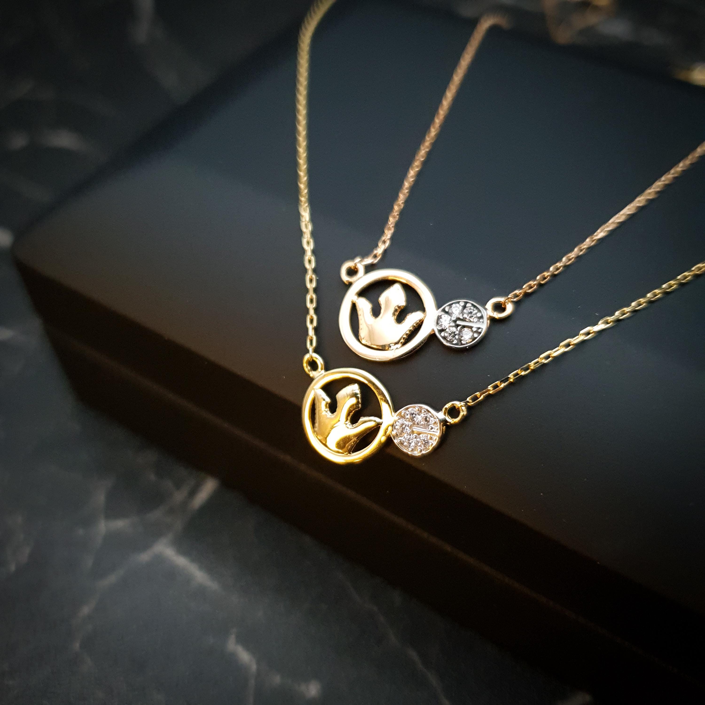 18K Gold Crown Necklace: Delicate Charm Pendant