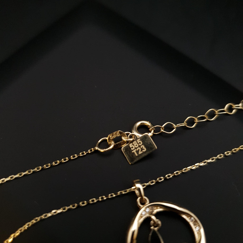 14K Gold Butterfly Circle Pendant Necklace