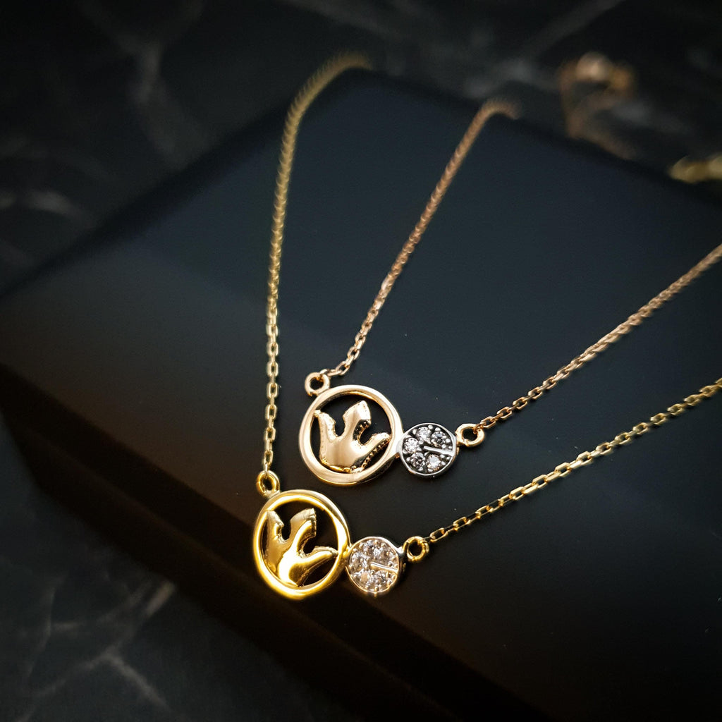 18K Gold Crown Necklace: Delicate Charm Pendant
