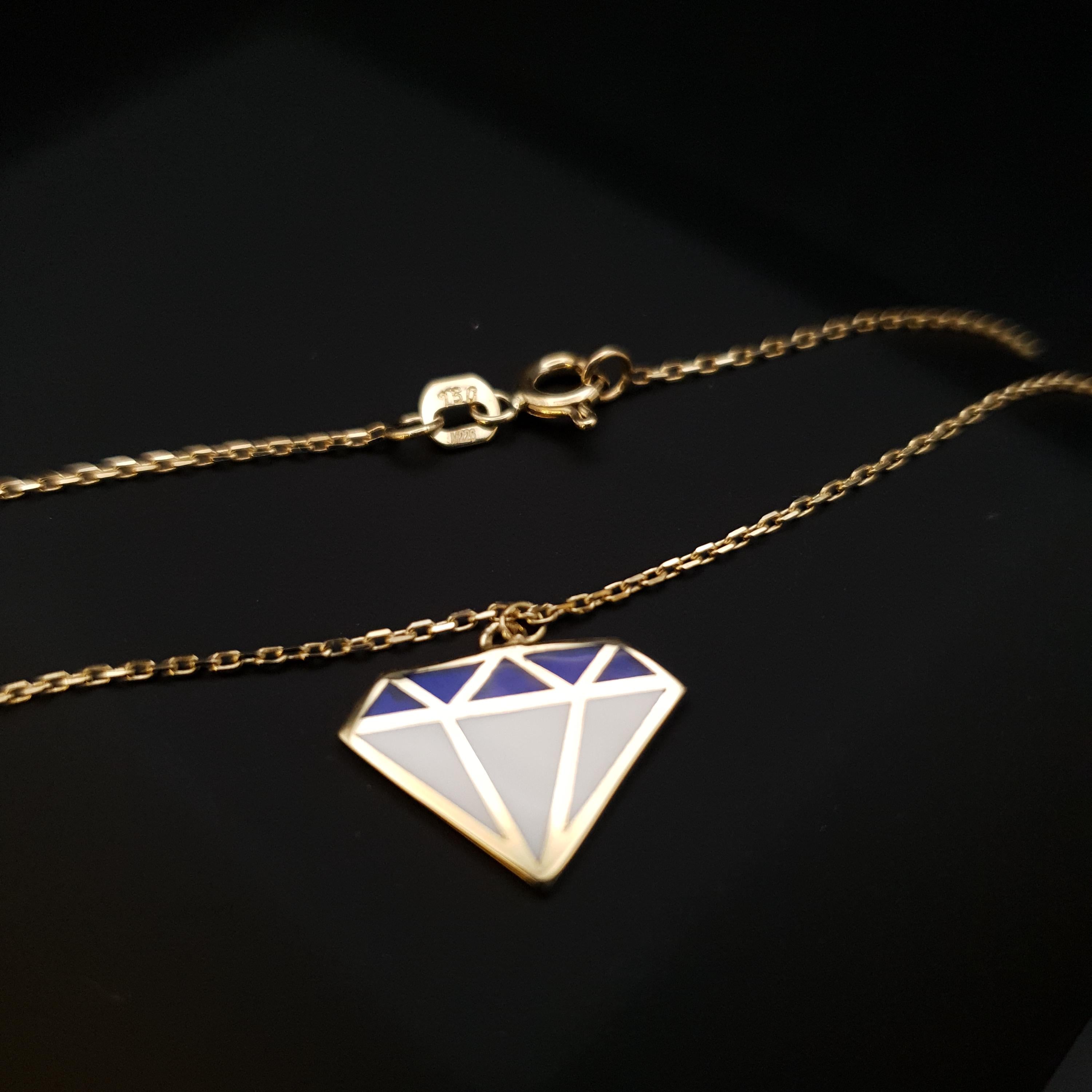 18K Gold Diamond Shape Pendant Necklace