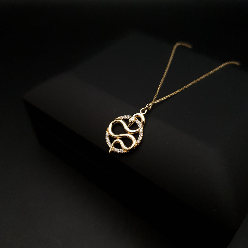 18K Gold Snake Pendant Necklace: Symbol of Luck