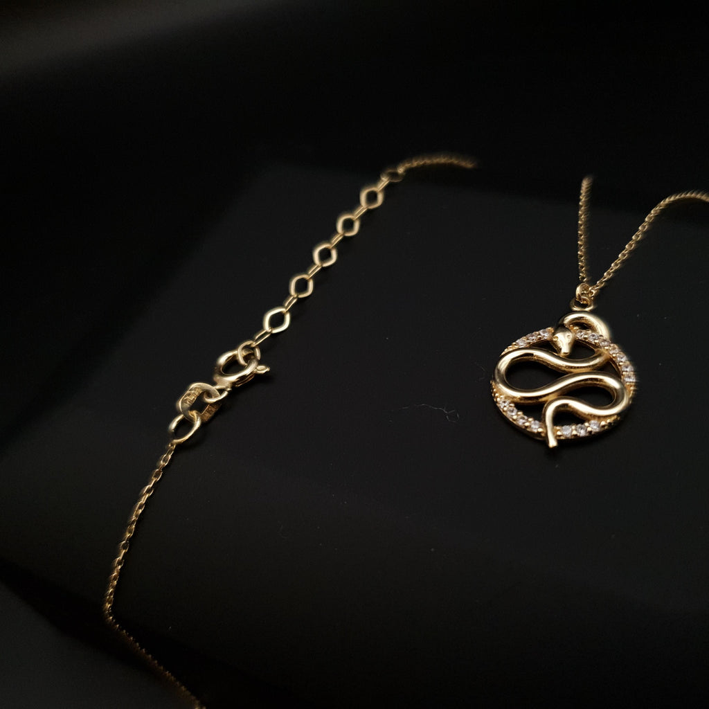 18K Gold Snake Pendant Necklace: Symbol of Luck