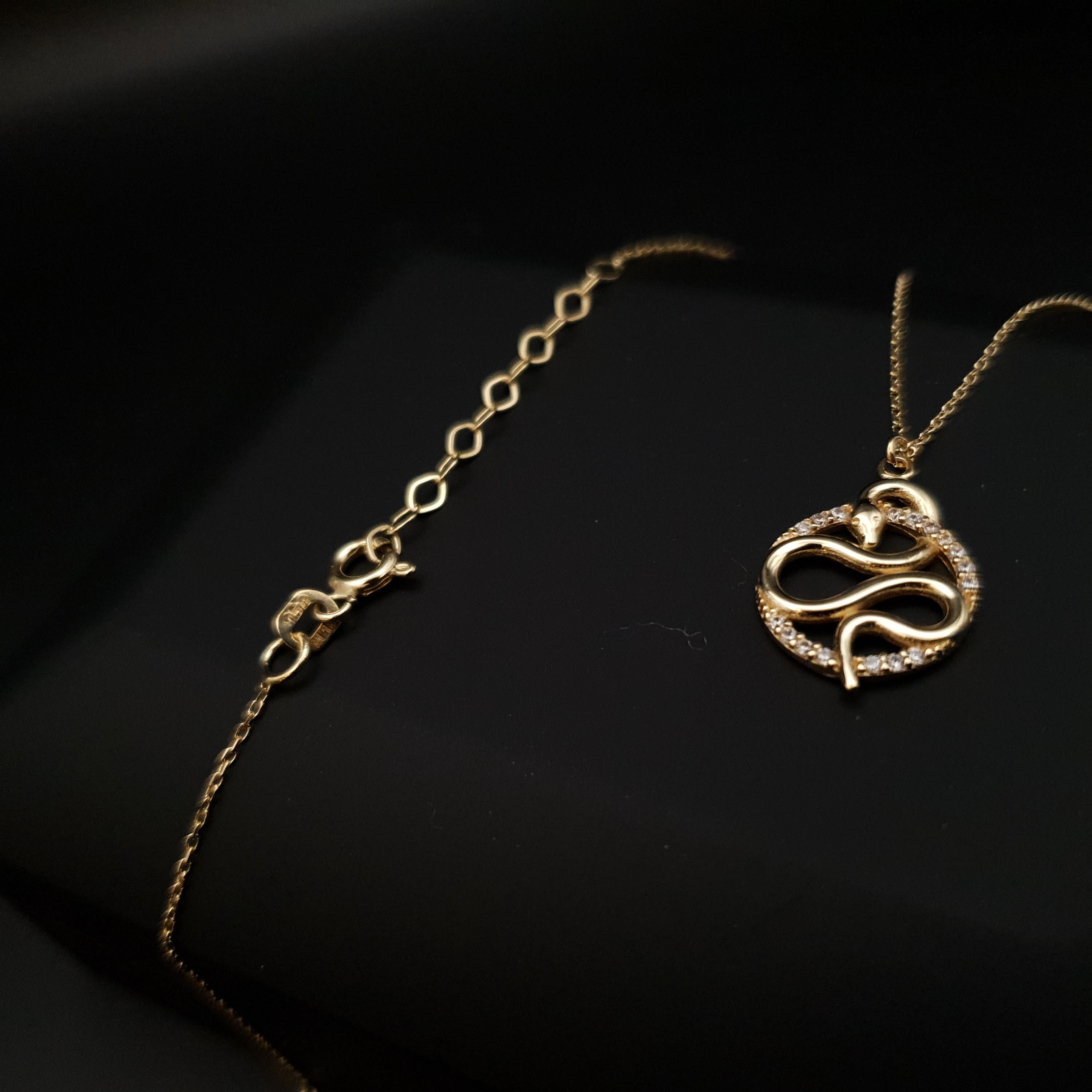18K Gold Snake Pendant Necklace: Symbol of Luck