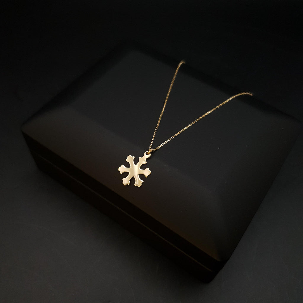 18K Gold Snowflake Pendant Necklace: Delicate Charm, 18 inch