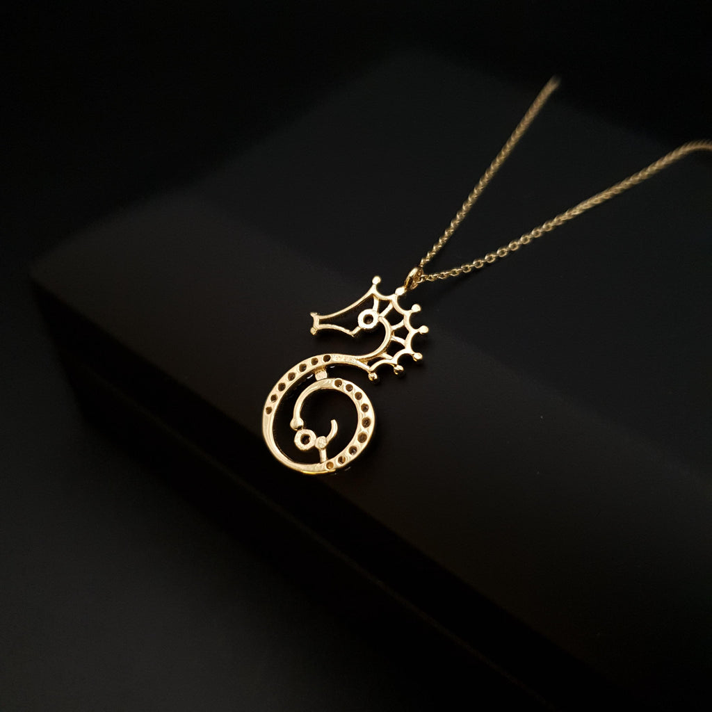 18K Gold Sea Horse Pendant Necklace: Modern Charm Design