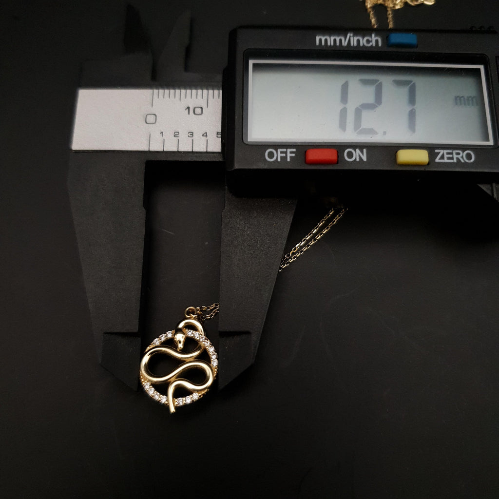 18K Gold Snake Pendant Necklace: Symbol of Luck