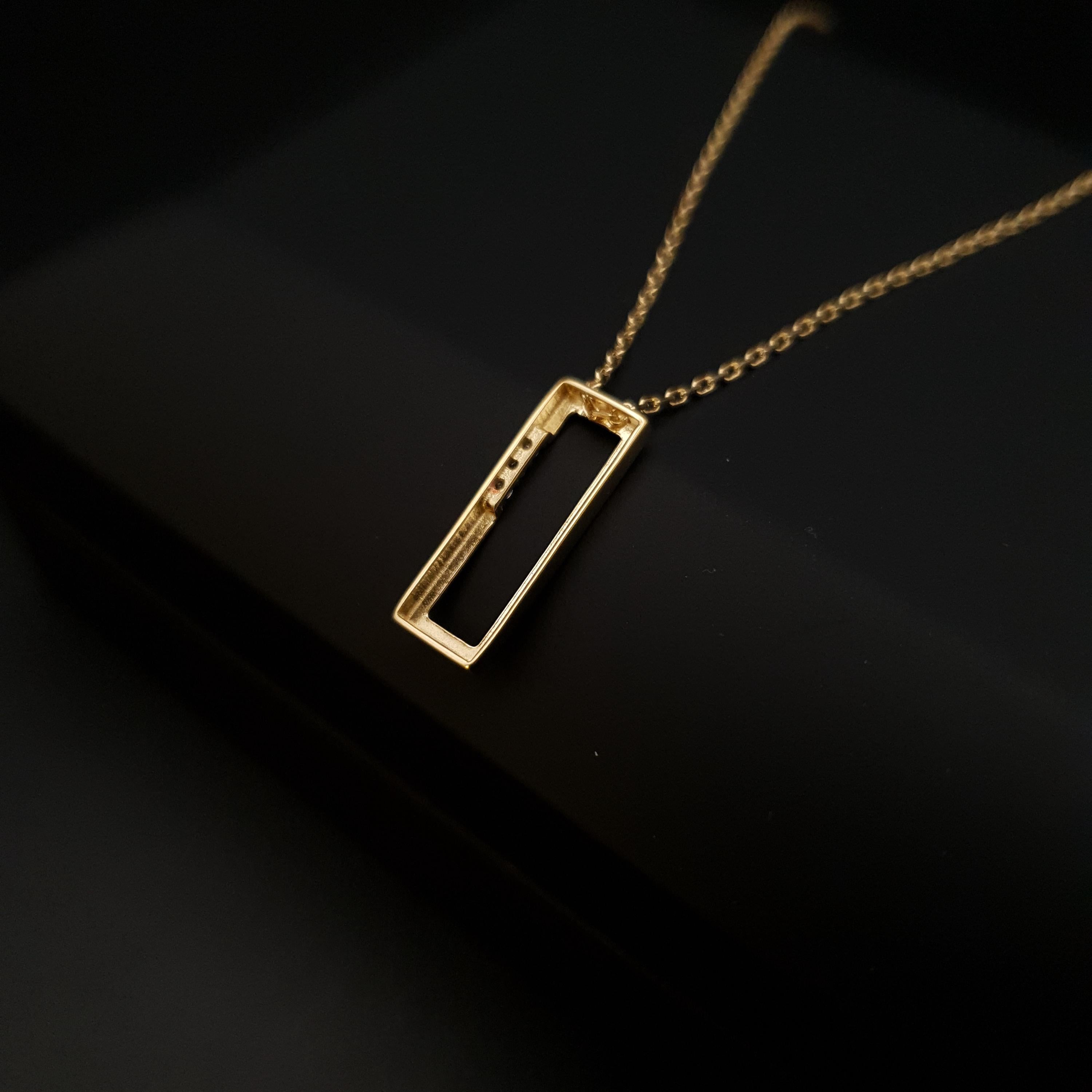 18K Gold Rectangle Necklace: Modern Geometric Charm