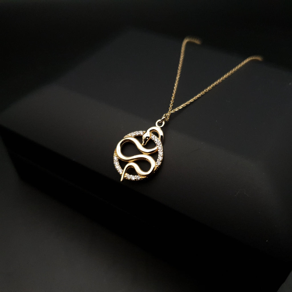 18K Gold Snake Pendant Necklace: Symbol of Luck