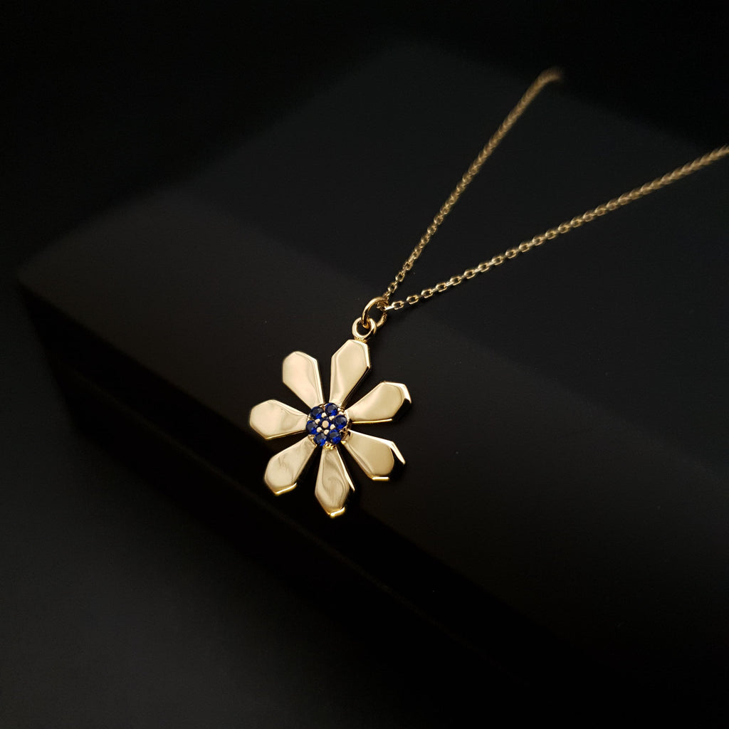 18K Gold Daisy Flower Pendant Necklace