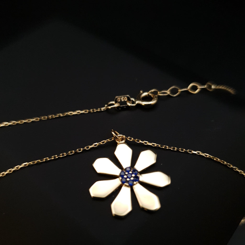 18K Gold Daisy Flower Pendant Necklace