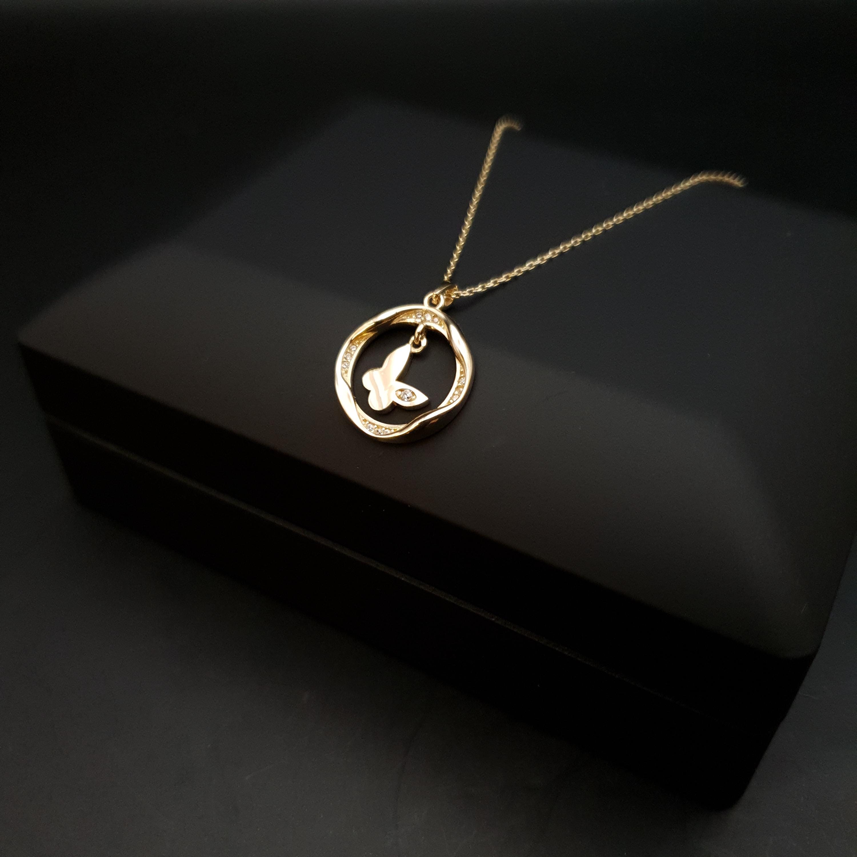 14K Gold Butterfly Circle Pendant Necklace