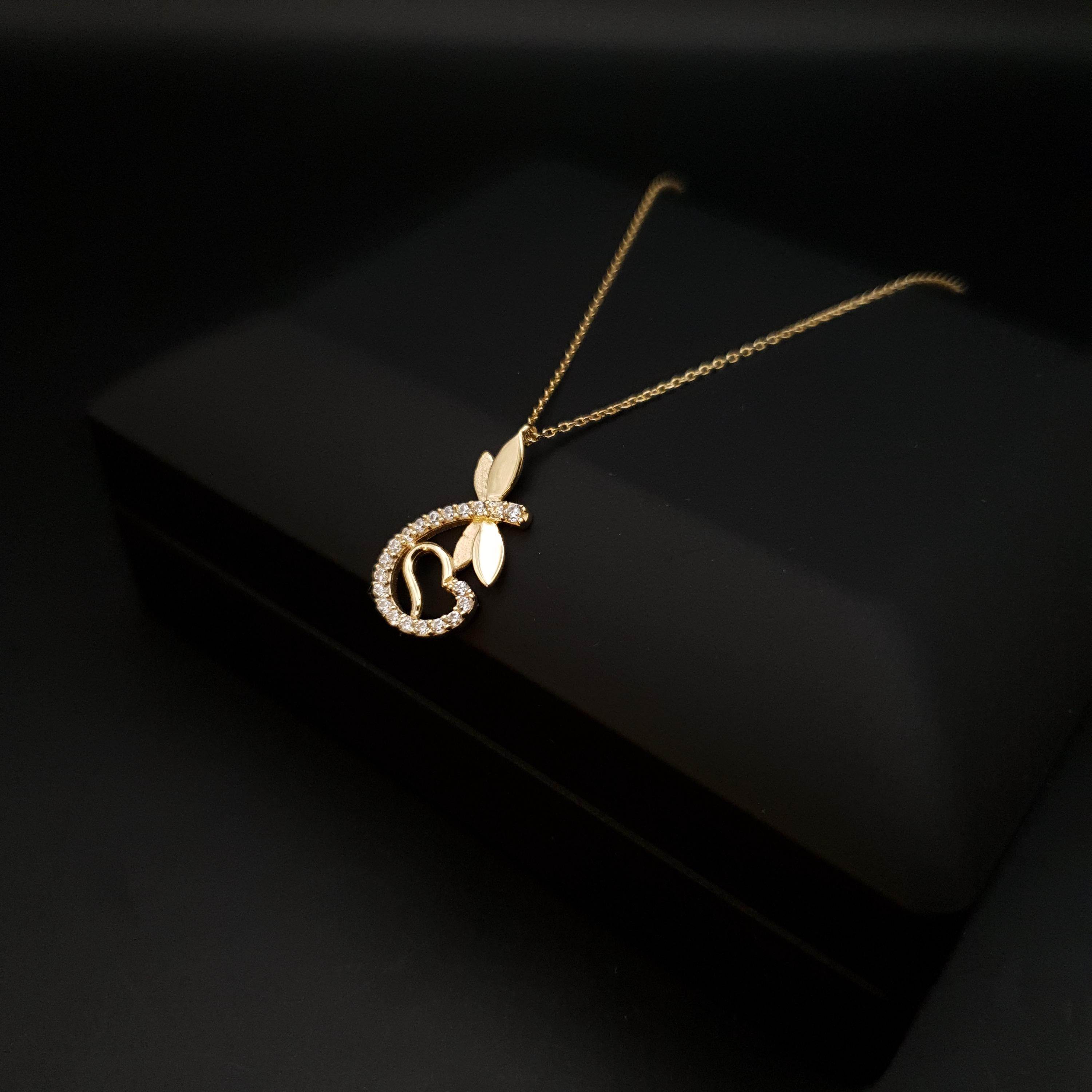 18K Gold Dragonfly Pendant Necklace: Delicate Charm, 18 inch
