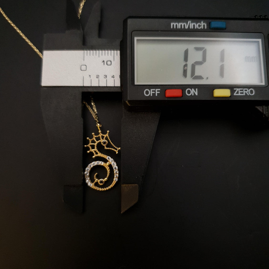18K Gold Sea Horse Pendant Necklace: Modern Charm Design