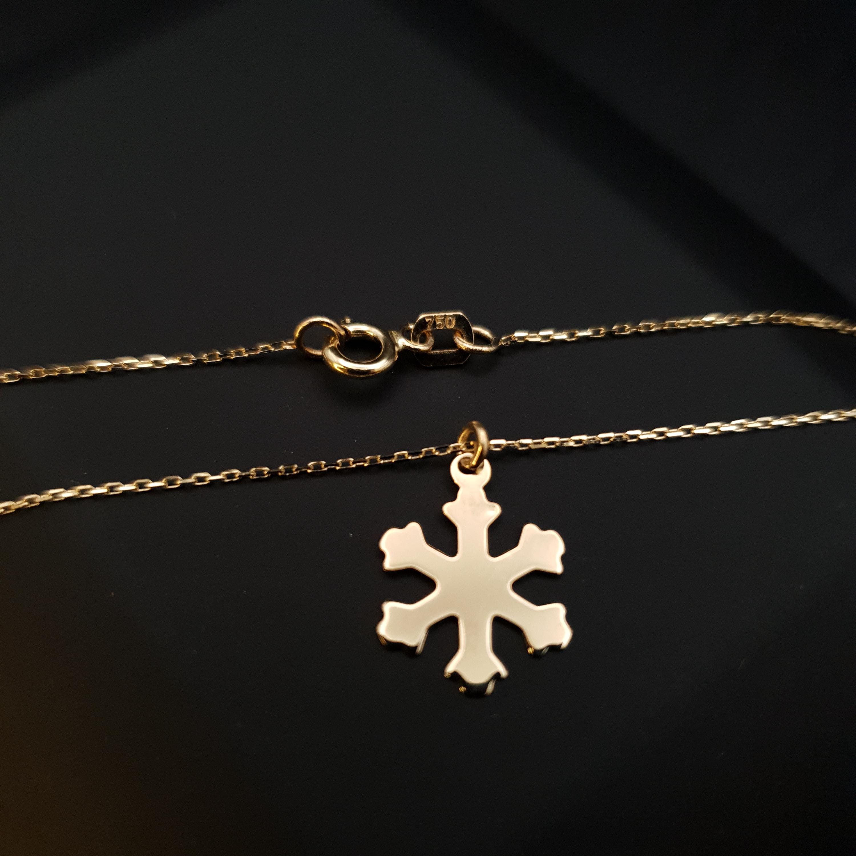 18K Gold Snowflake Pendant Necklace: Delicate Charm, 18 inch