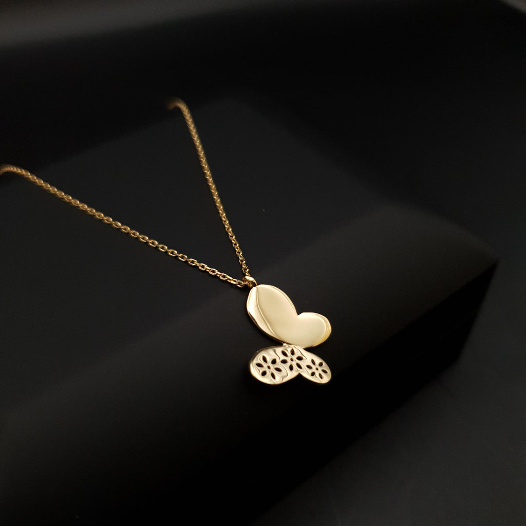 18K Gold Butterfly Pendant Necklace: Modern Charm Jewelry