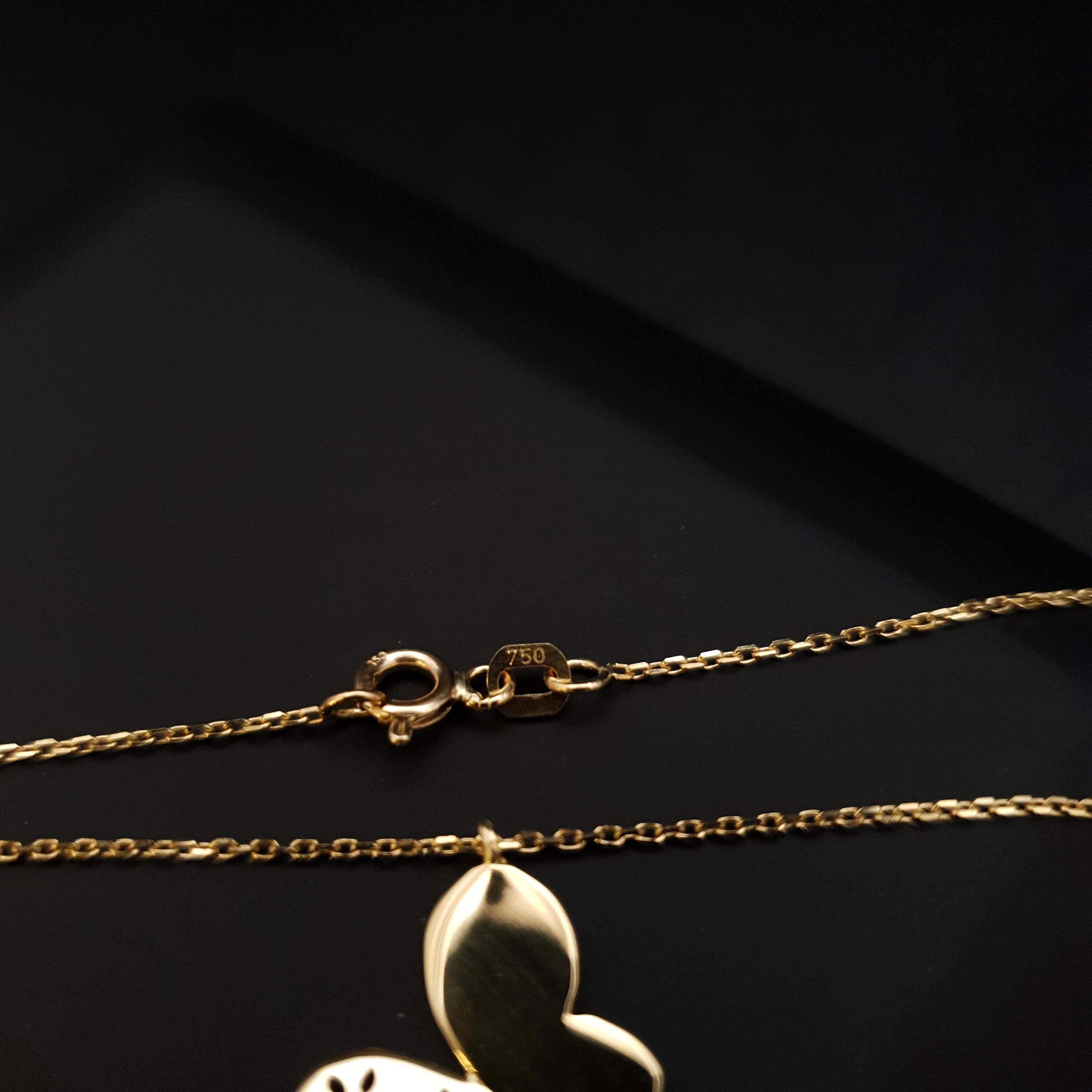 18K Gold Butterfly Pendant Necklace: Modern Charm Jewelry