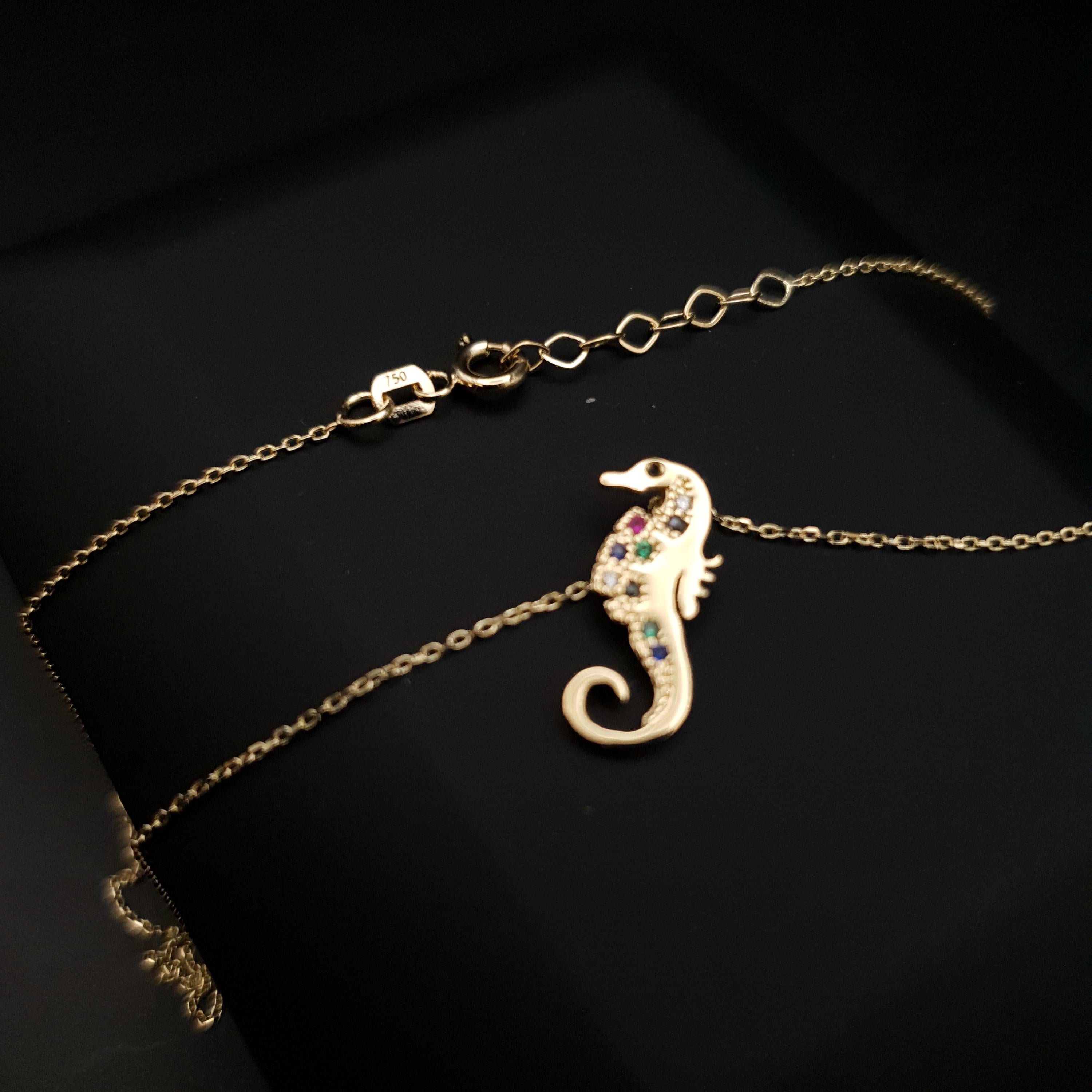 18K Solid Gold Sea Horse Pendant Necklace: Modern Design