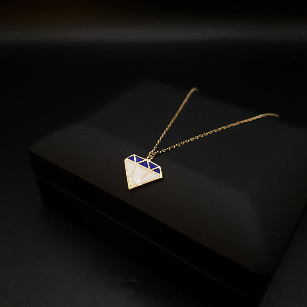 18K Gold Diamond Shape Pendant Necklace