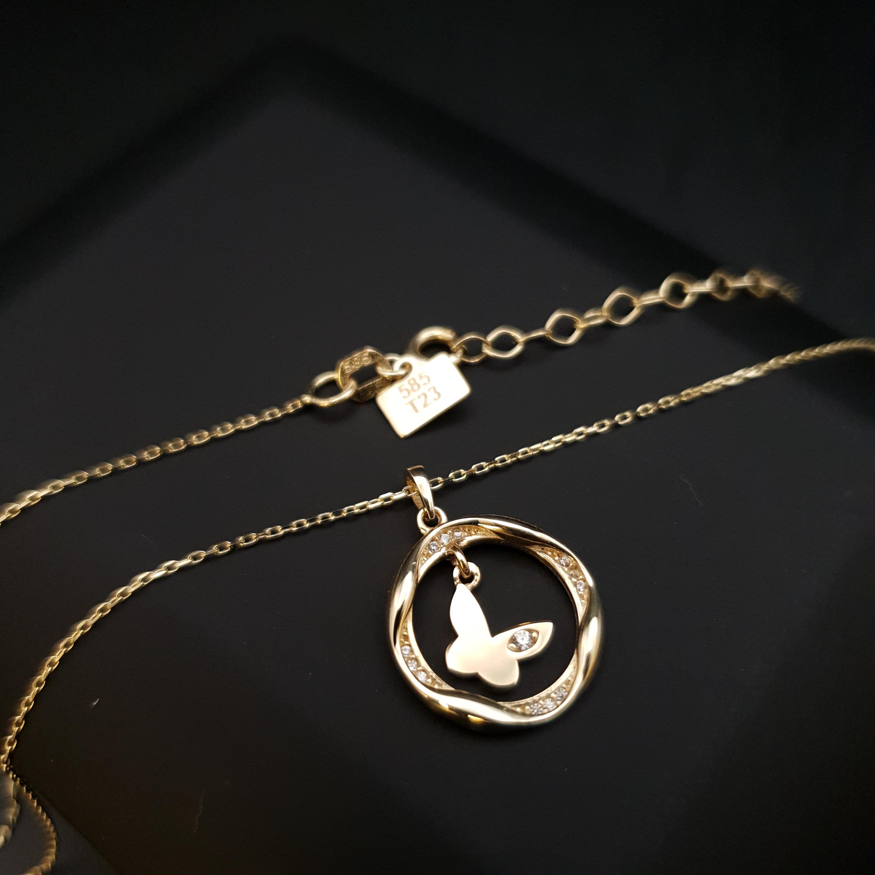 14K Gold Butterfly Circle Pendant Necklace
