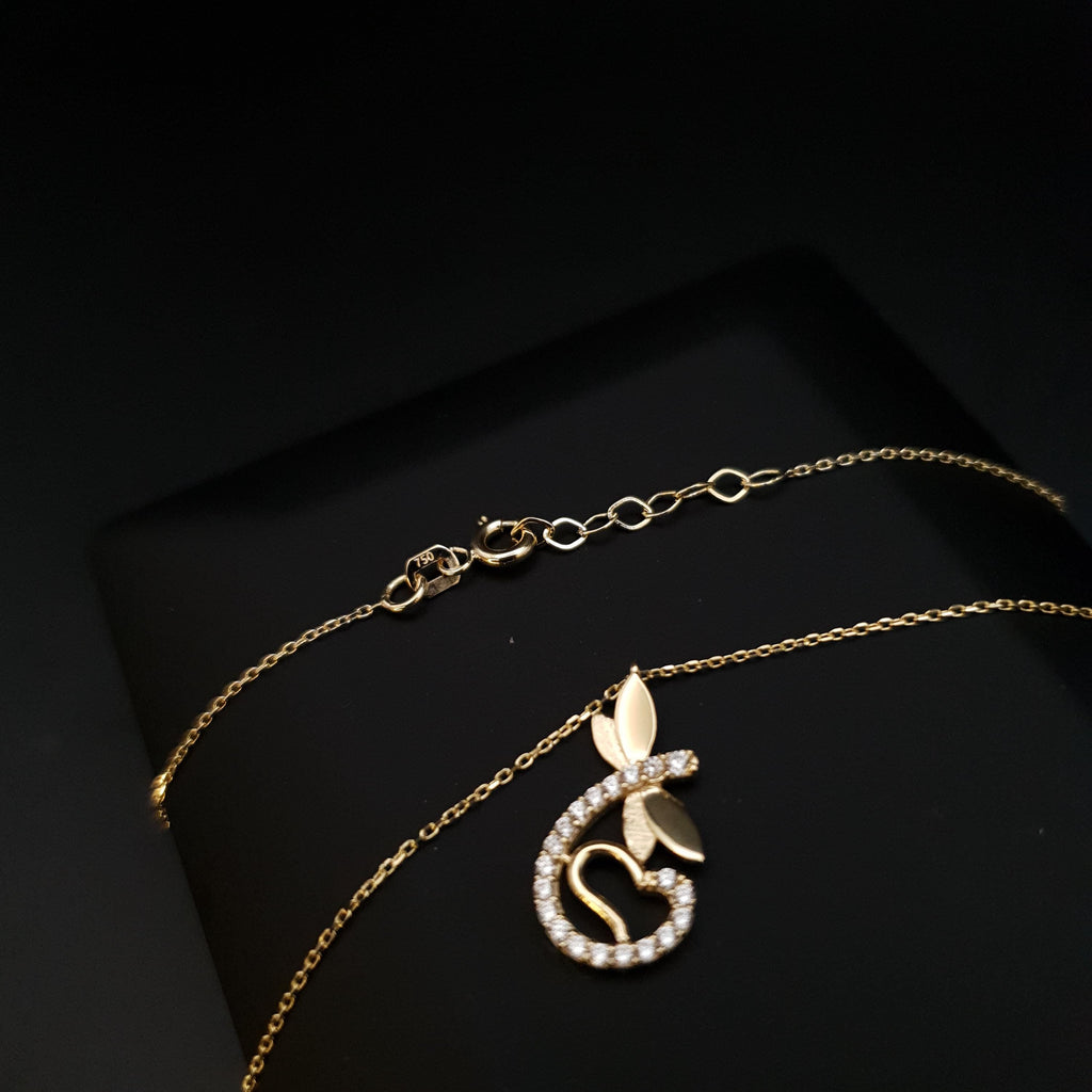 18K Gold Dragonfly Pendant Necklace: Delicate Charm, 18 inch