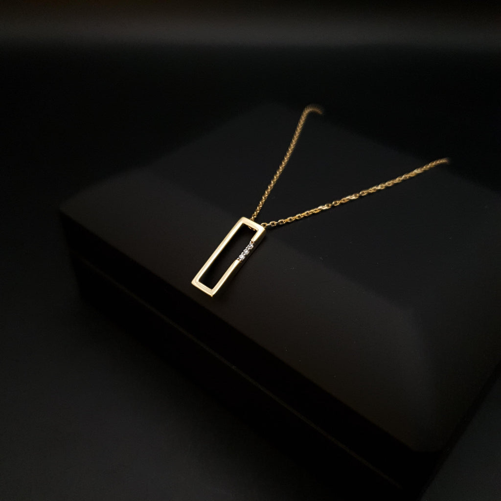 18K Gold Rectangle Necklace: Modern Geometric Charm