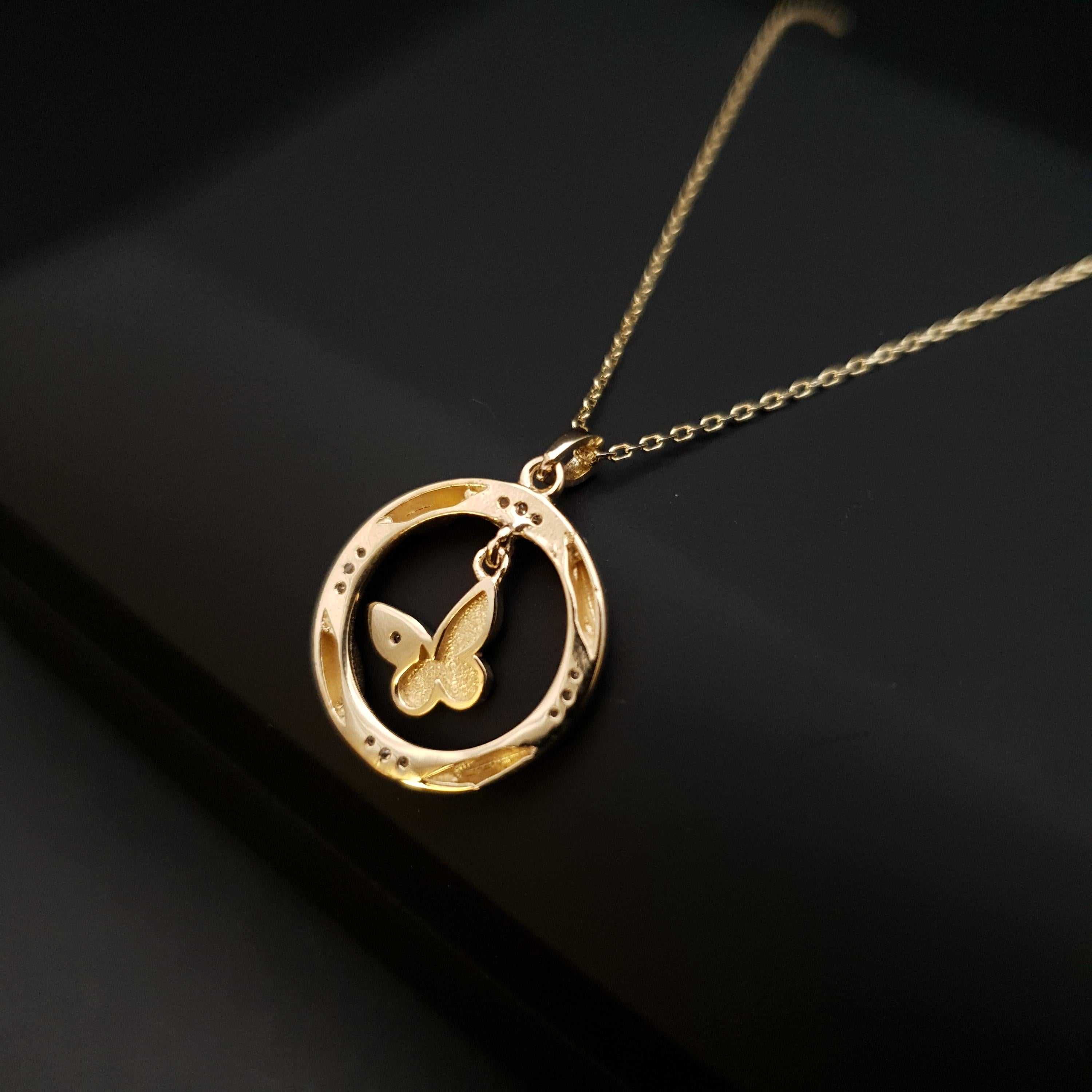 14K Gold Butterfly Circle Pendant Necklace