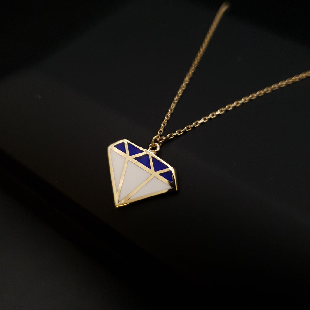18K Gold Diamond Shape Pendant Necklace