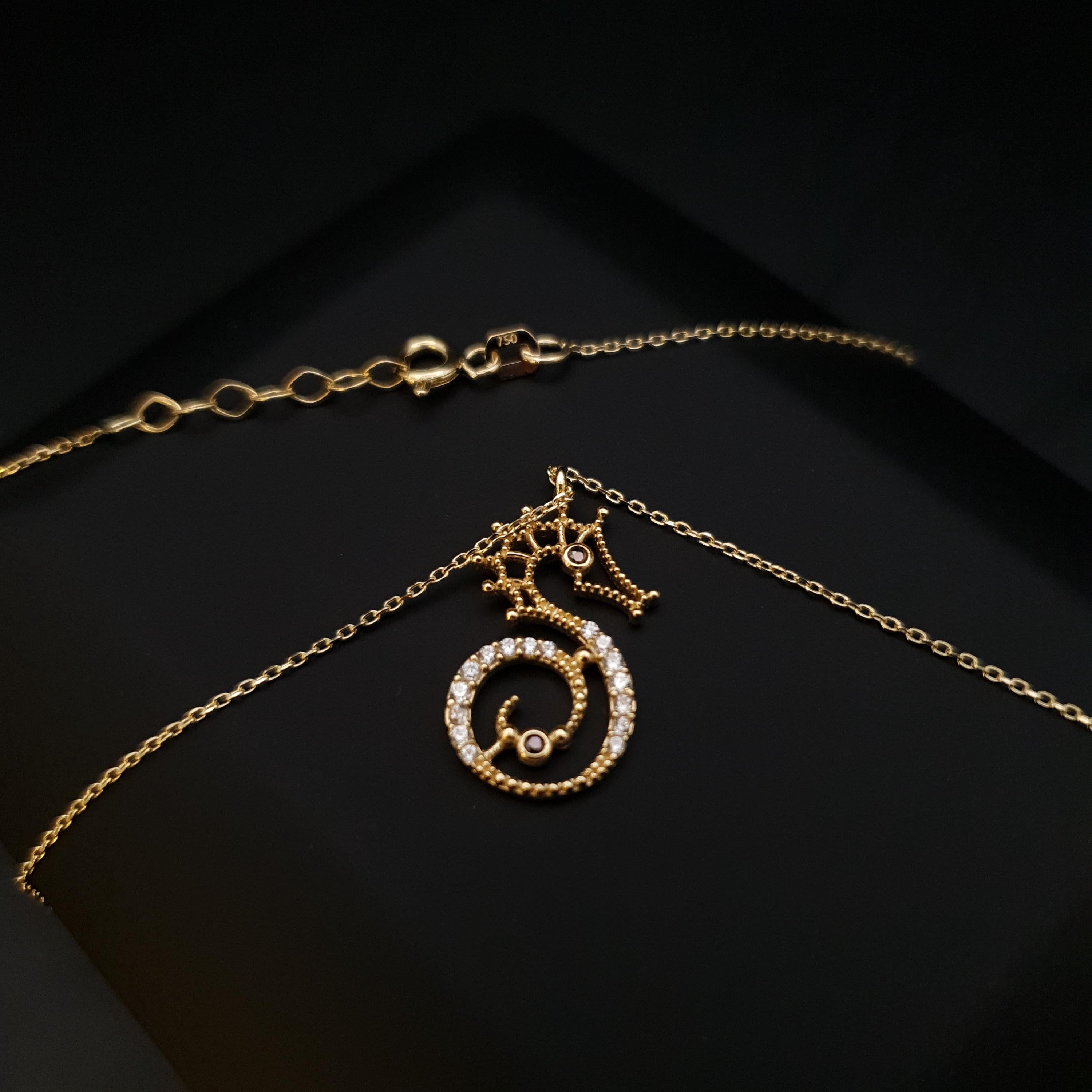 18K Gold Sea Horse Pendant Necklace: Modern Charm Design