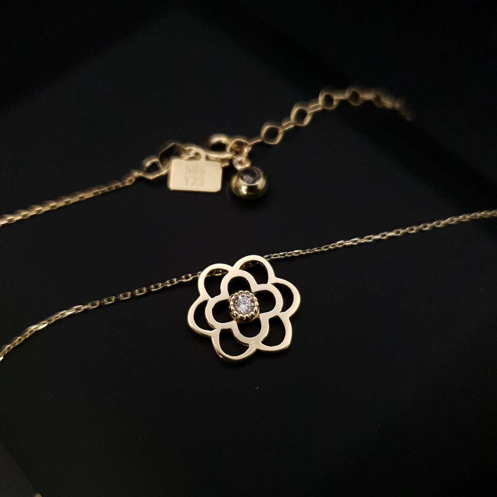 14K Gold Rose Flower Necklace: Floral Pendant, Delicate Jewelry