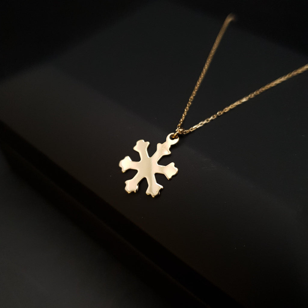 18K Gold Snowflake Pendant Necklace: Delicate Charm, 18 inch