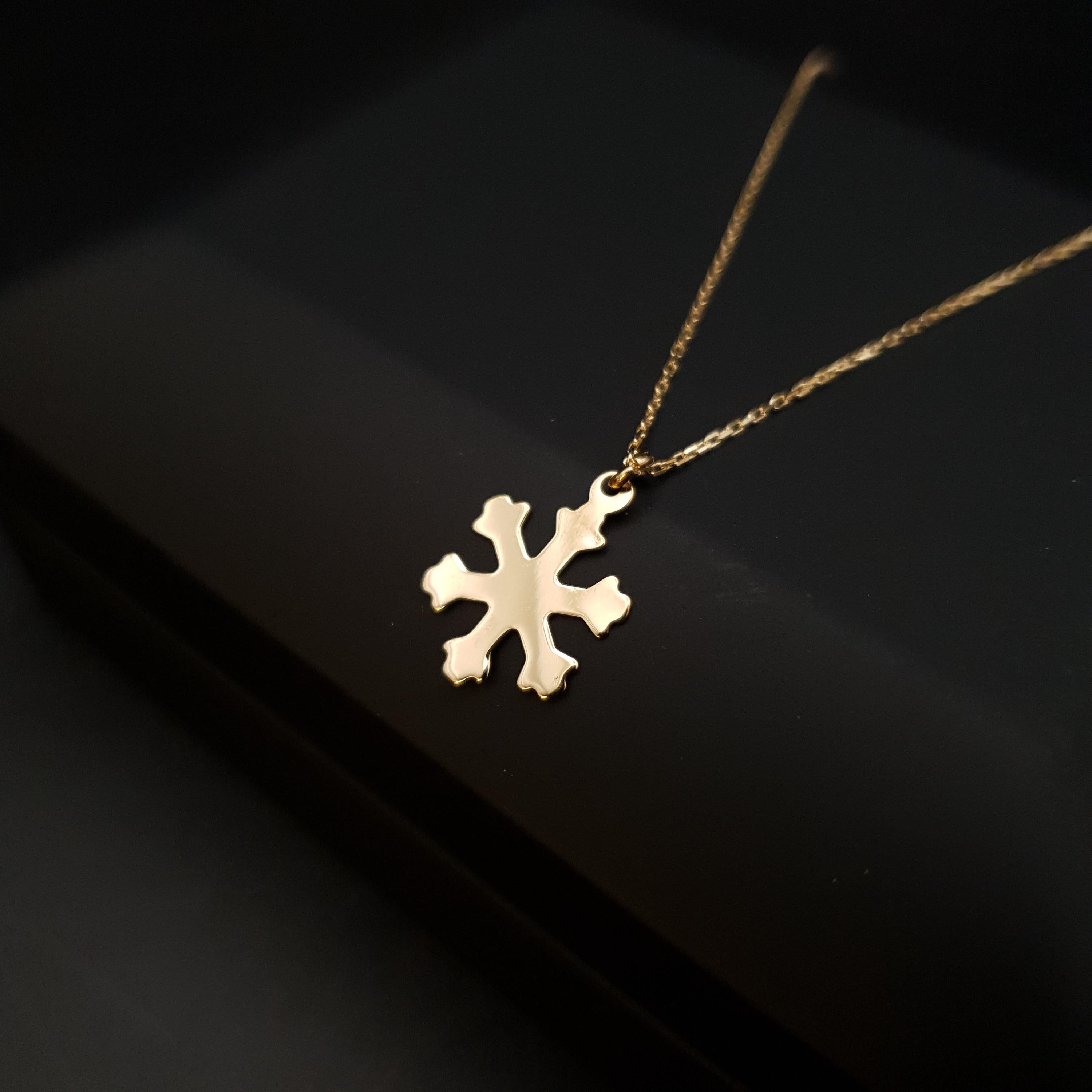 18K Gold Snowflake Pendant Necklace: Delicate Charm, 18 inch