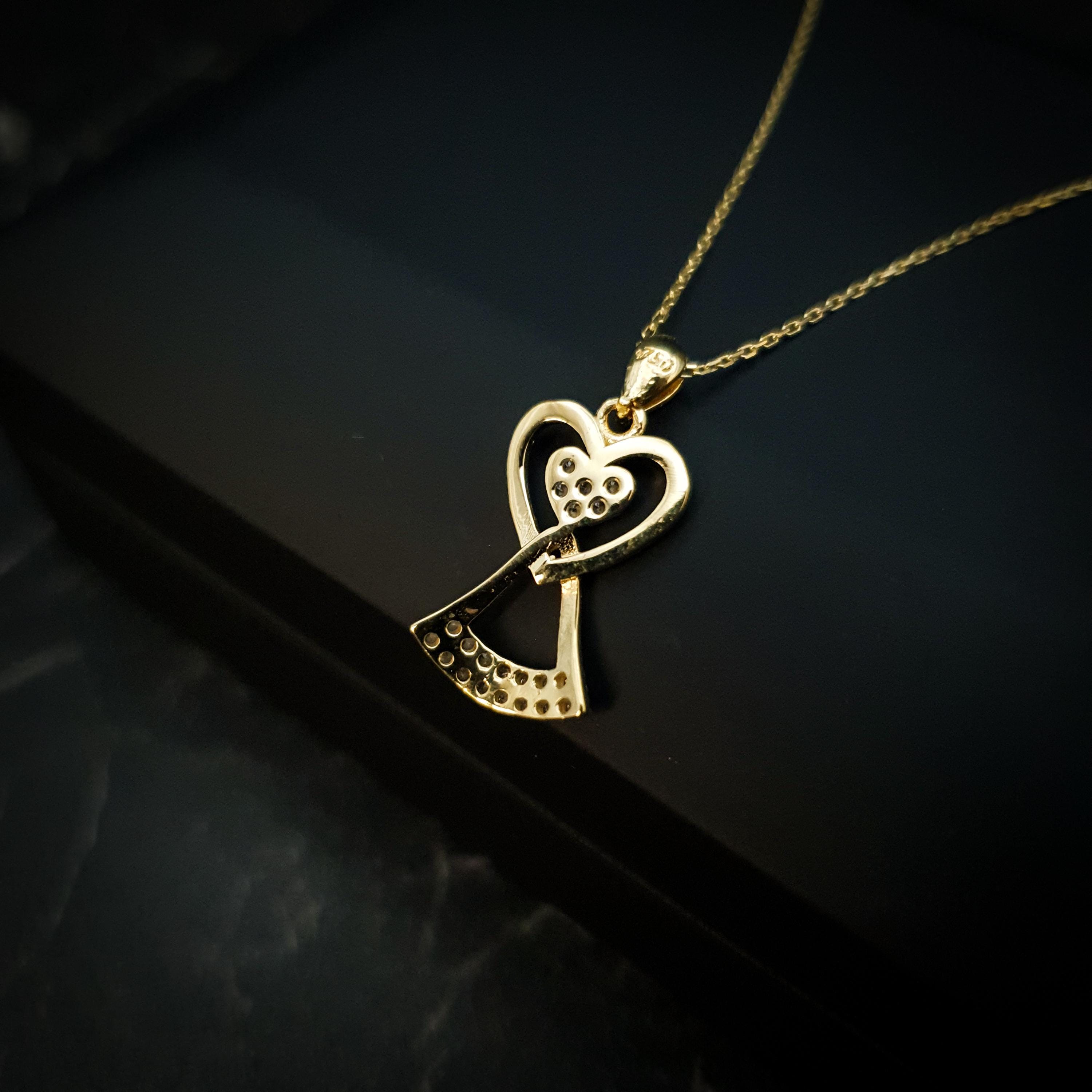 18K Gold Angel Heart Necklace: Delicate Charm Pendant