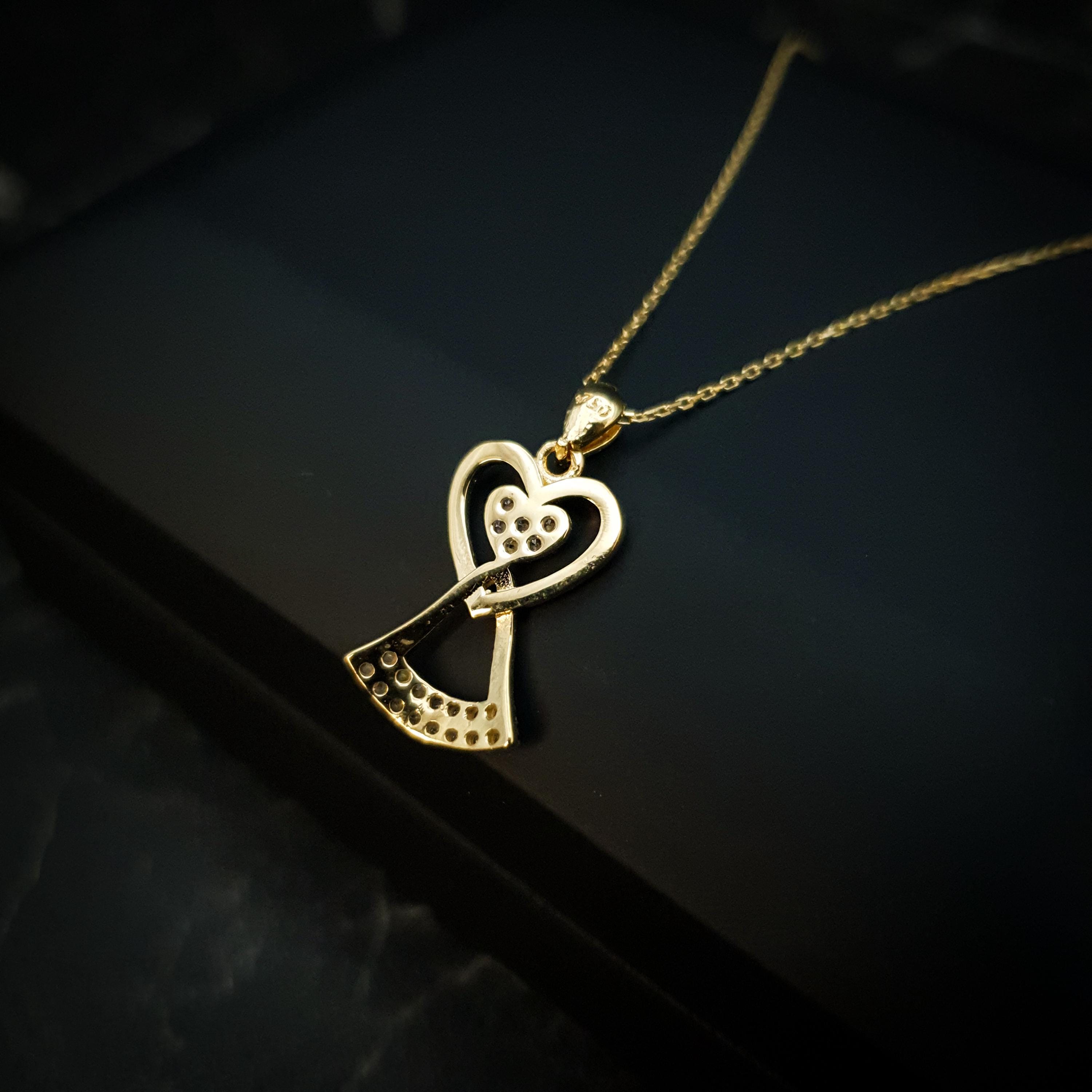 18K Gold Angel Heart Necklace: Delicate Charm Pendant