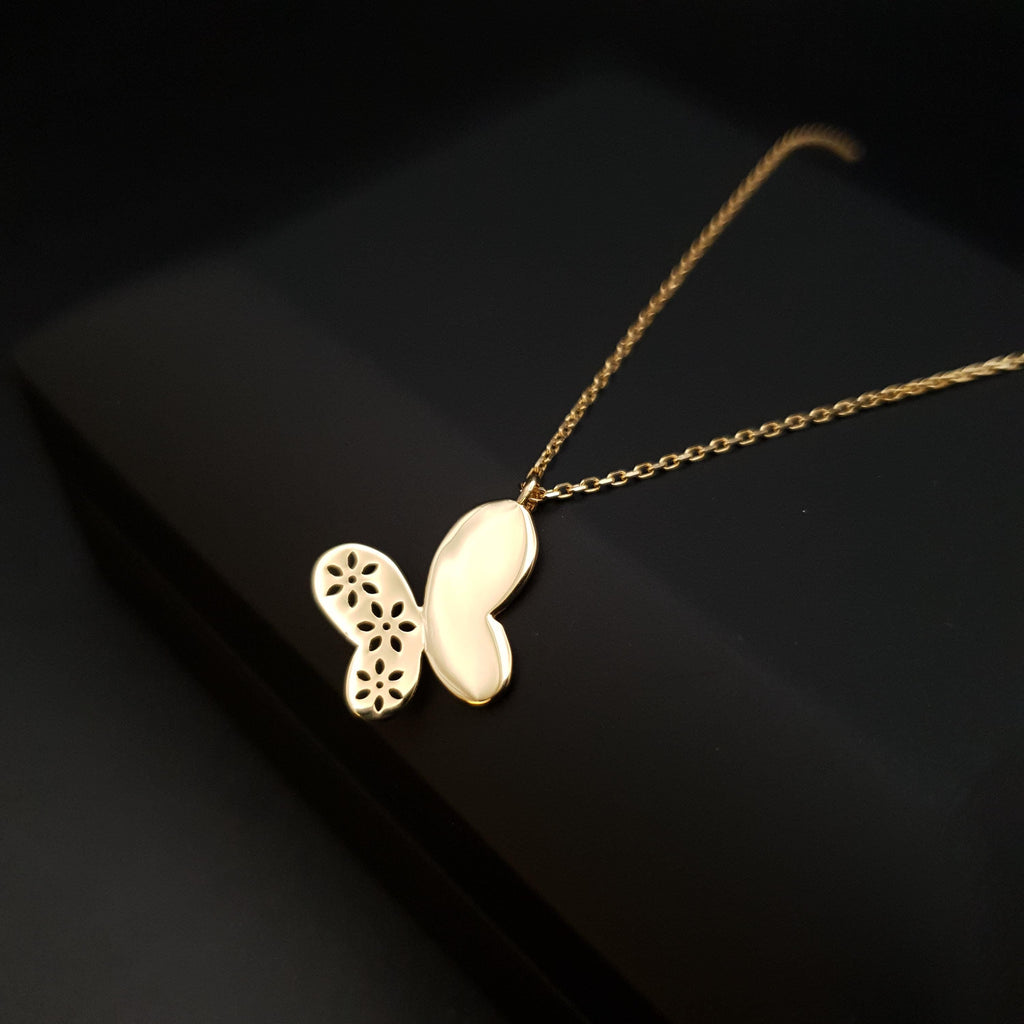 18K Gold Butterfly Pendant Necklace: Modern Charm Jewelry