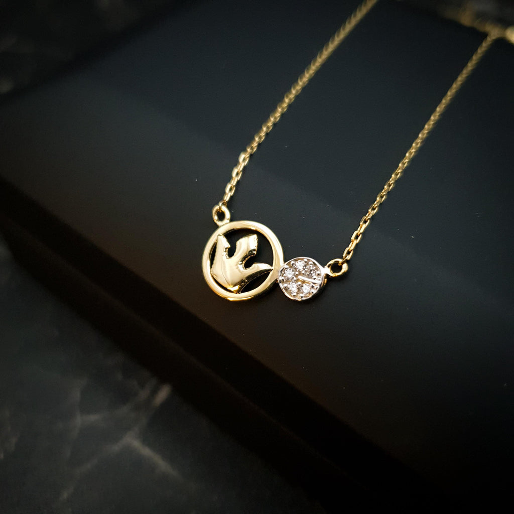 18K Gold Crown Necklace: Delicate Charm Pendant