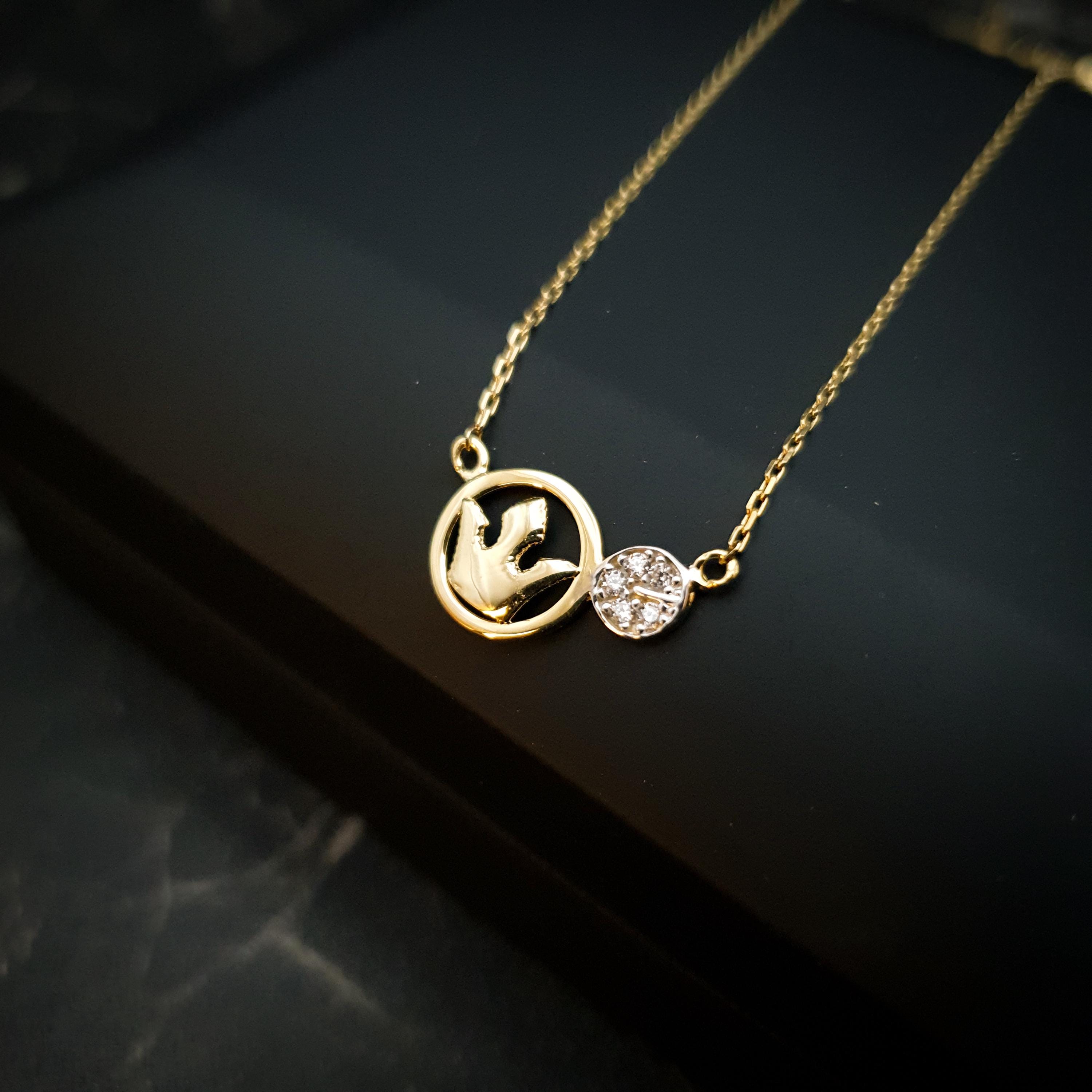 18K Gold Crown Necklace: Delicate Charm Pendant