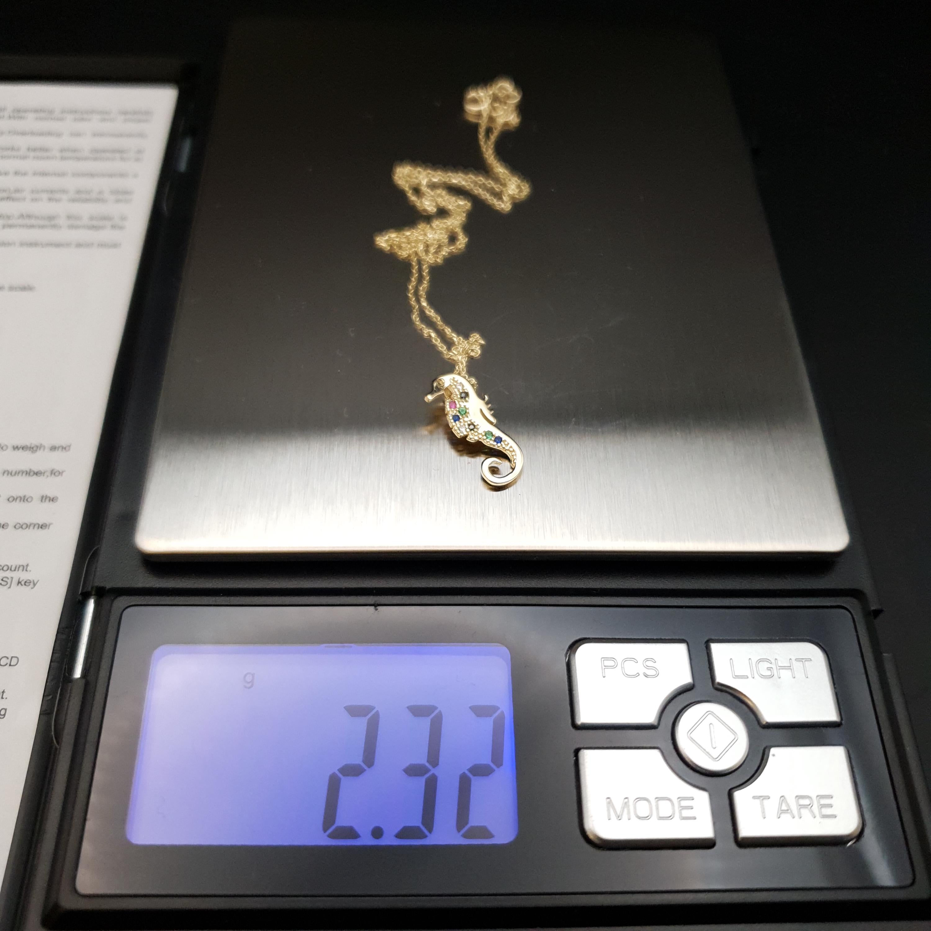 18K Solid Gold Sea Horse Pendant Necklace: Modern Design