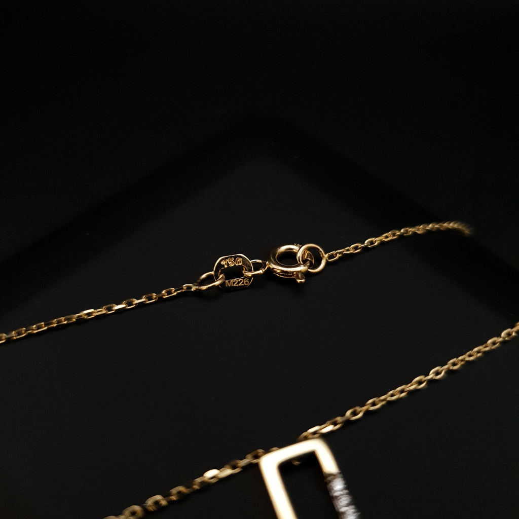 18K Gold Rectangle Necklace: Modern Geometric Charm