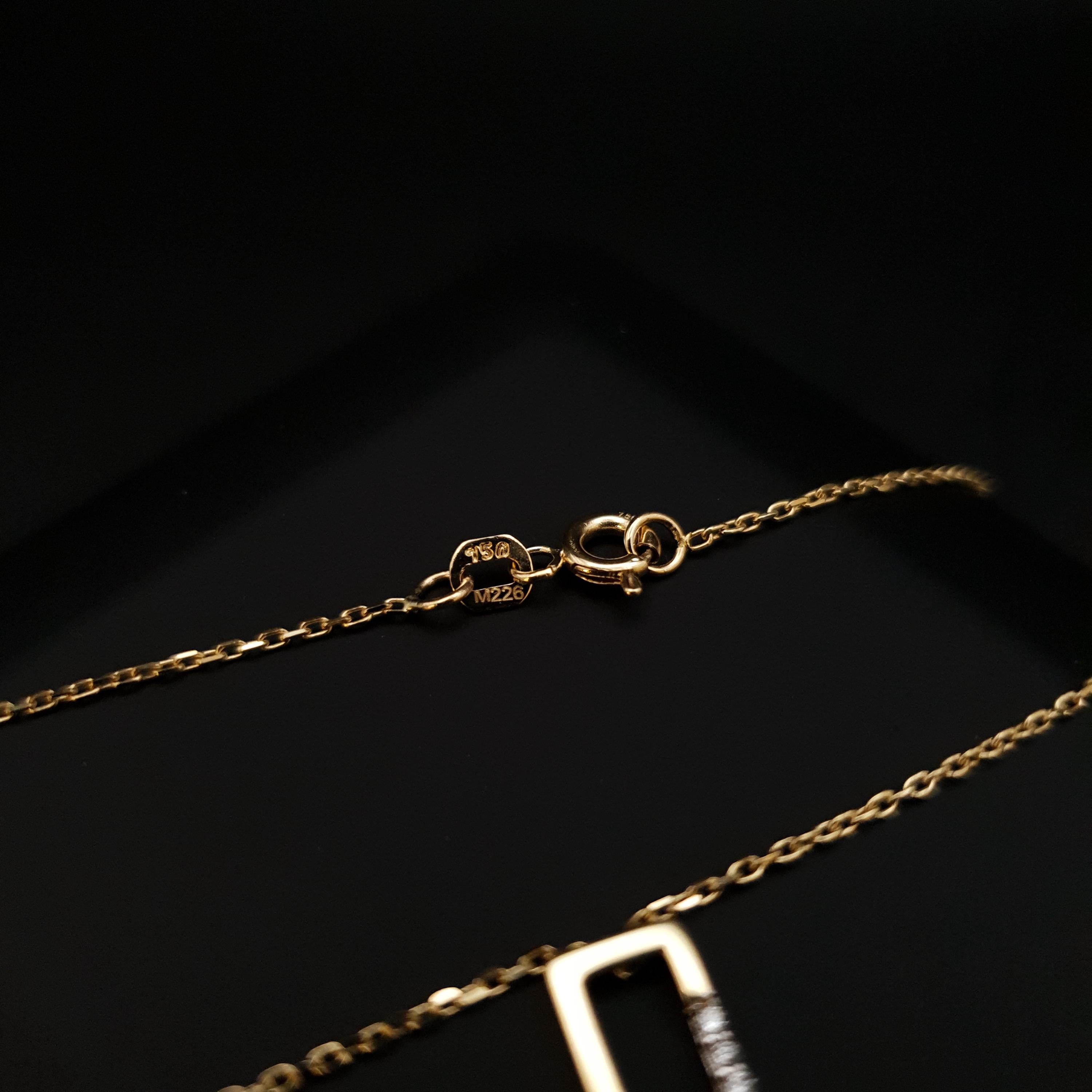 18K Gold Rectangle Necklace: Modern Geometric Charm