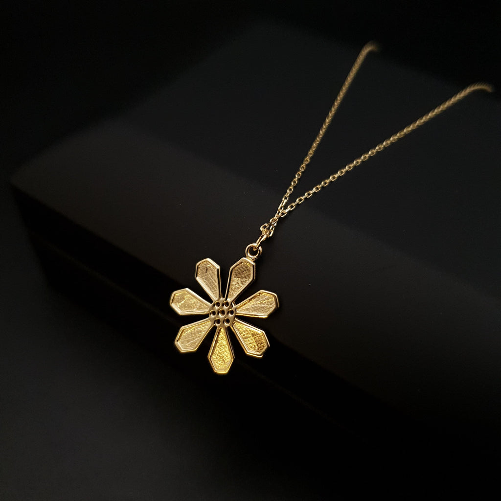 18K Gold Daisy Flower Pendant Necklace