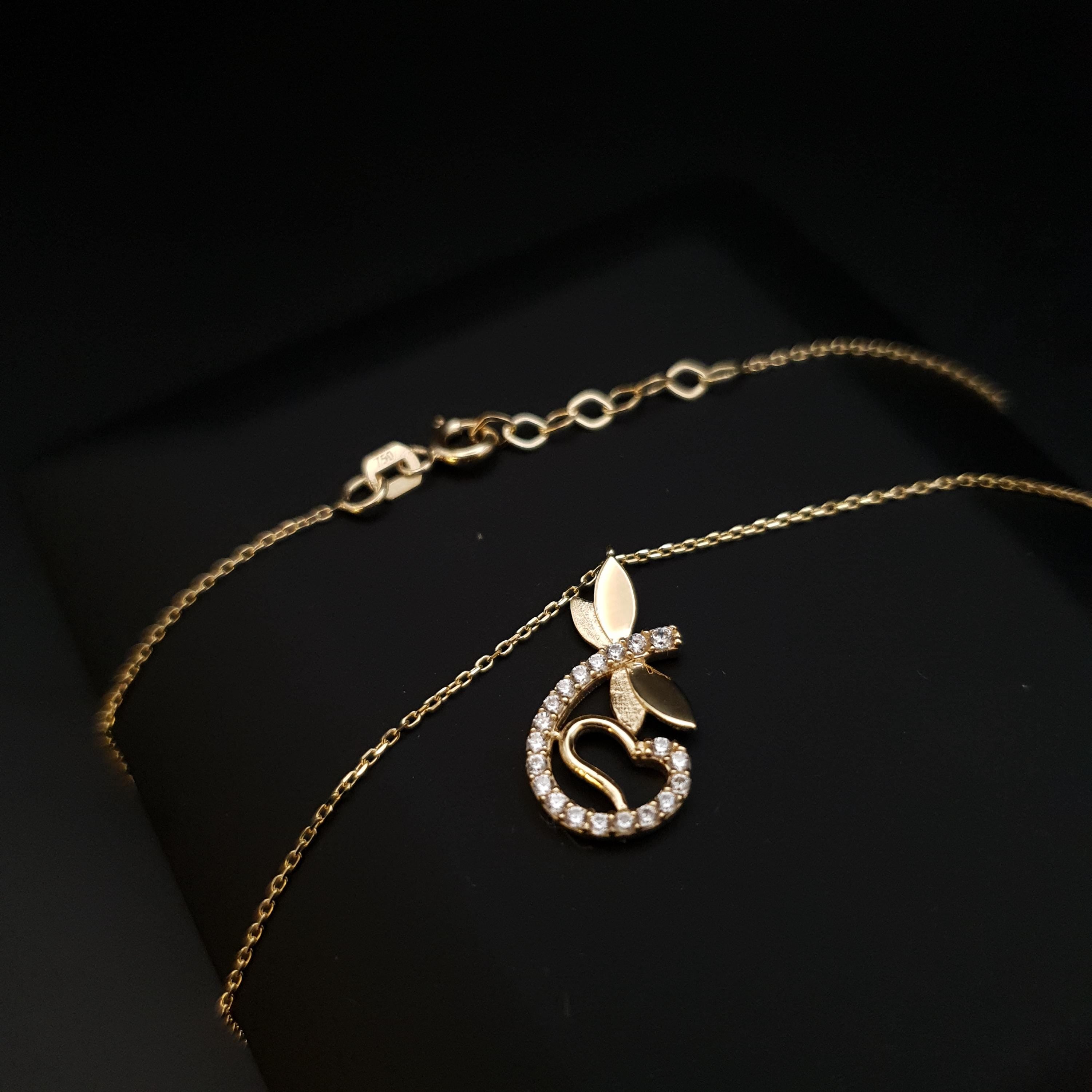 18K Gold Dragonfly Pendant Necklace: Delicate Charm, 18 inch