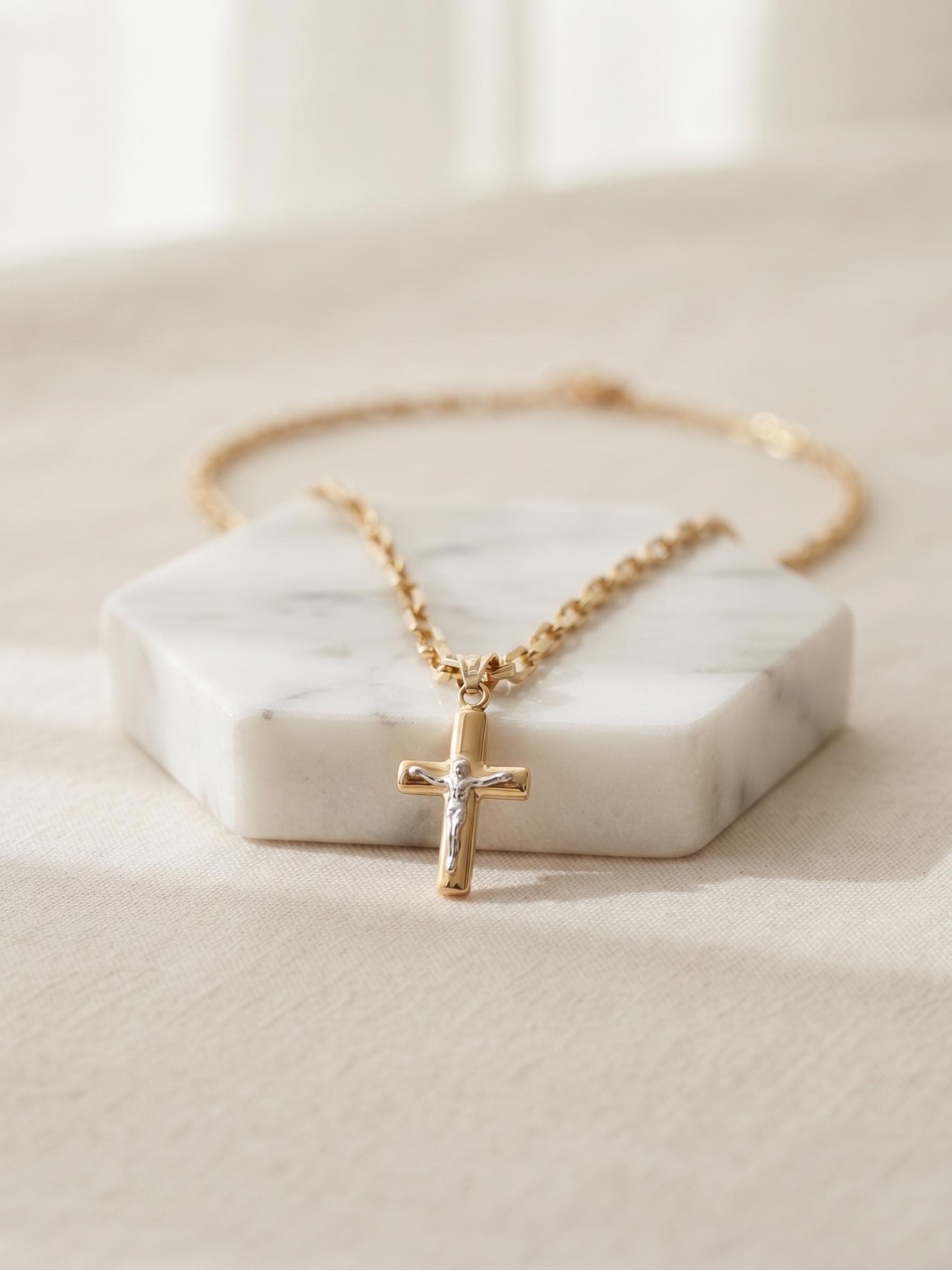 14k Gold Cross Necklace with Cable Chain: 23.5 inches, 3mm thickness